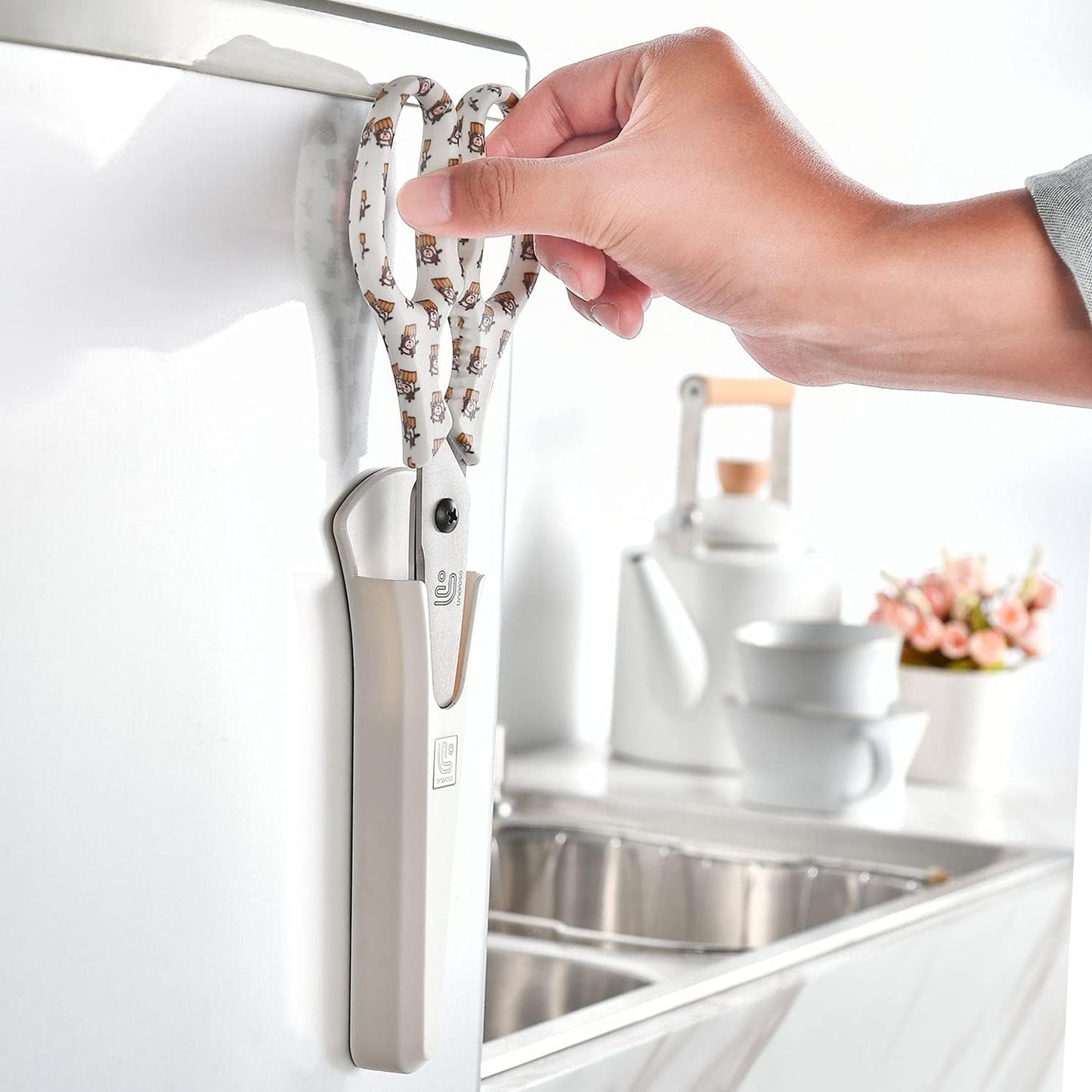 Linoroso Kitchen Scissors Heavy Duty Kitchen Shears with Magnetic Holder Made with Japanese Steel 4034, Multipurpose Ultra Sharp Cooking Scissors for Meat/Vegetables/BBQ/Herbs/Pizza (Graphic,Cow)