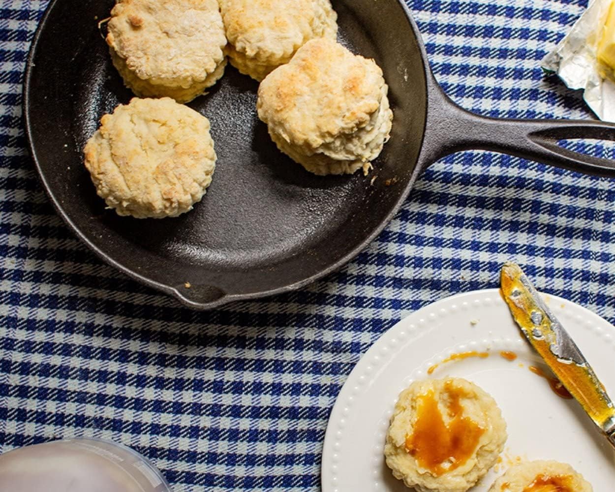 Lodge 8 Inch Cast Iron Pre-Seasoned Skillet – Signature Teardrop Handle - Use in the Oven, on the Stove, on the Grill, or Over a Campfire, Black