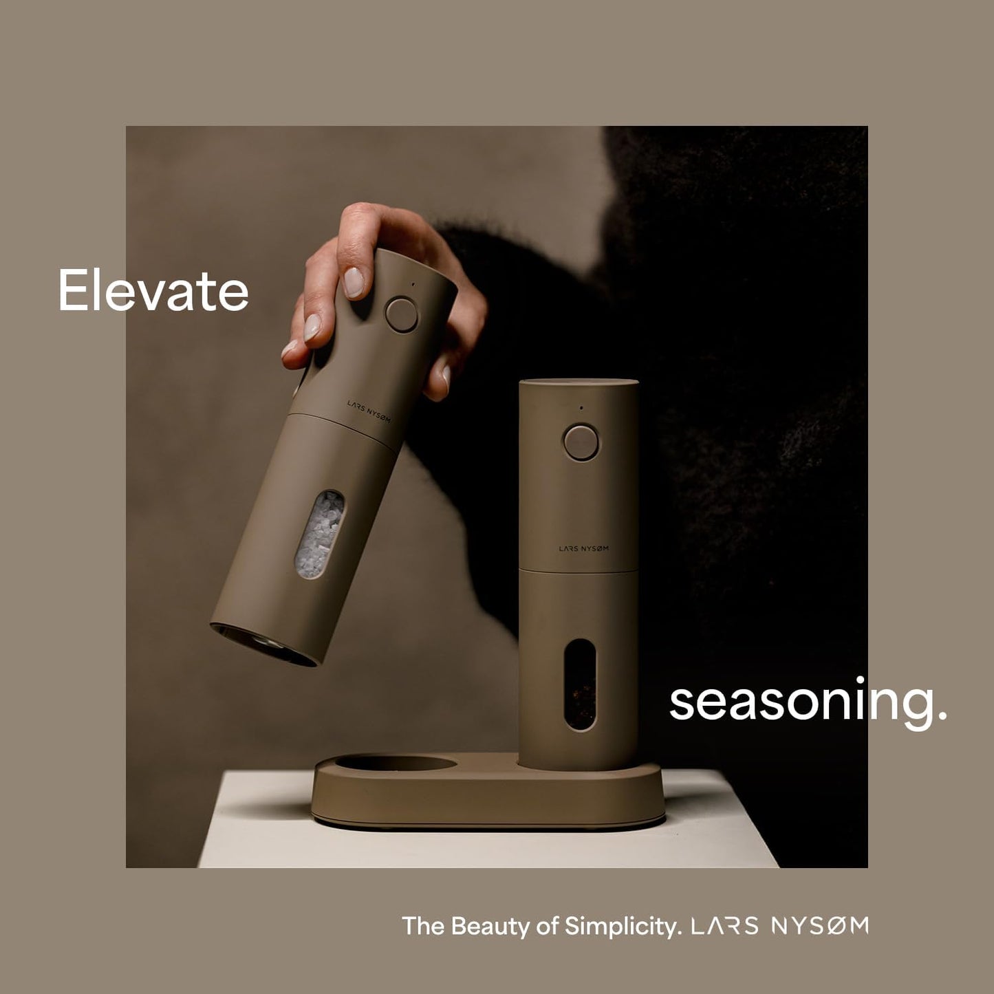 LARS NYSØM Electric Salt and Pepper Grinder Set, USB Rechargeable, Automatic Salt and Pepper Mills, Spice Shakers Refillable with LED Light, Adjustable Coarseness, Ceramic Grinder (Carbon Black)