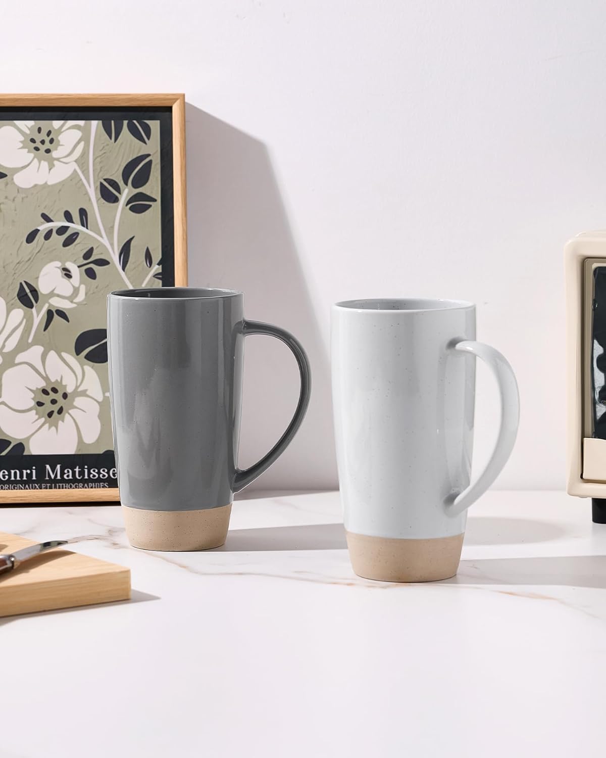 famiware Milkyway Coffee Mugs, 20oz Large Coffee Mug, Ceramic Mug Set of 2 with Lid, Cup Set with Handle for Latte, Tea, Cocoa, Milk, Home & Office, Light Gray and Dark Gray