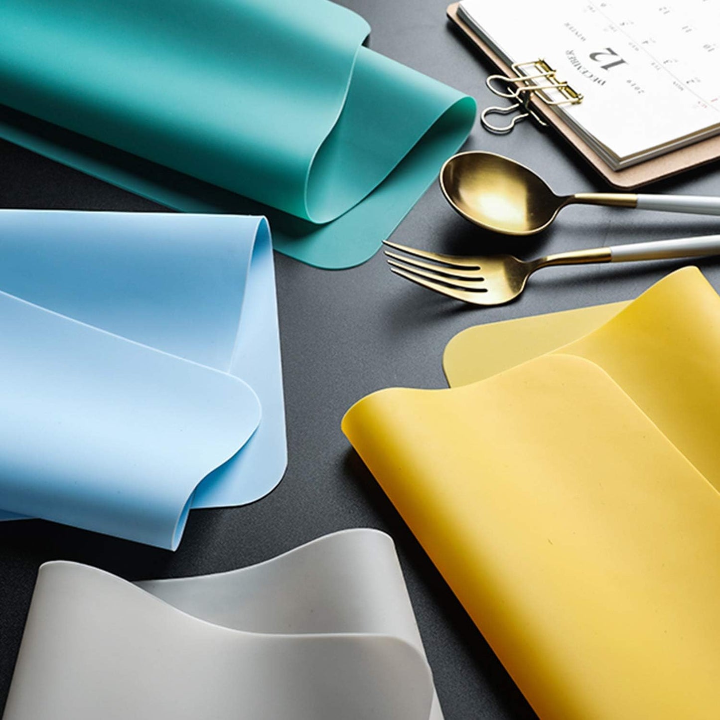 Silicone Placemats, Food-Grade Non-Slip Waterproof, Dining, Stain Resistant, Countertop Protector, Kitchen Counter Mat, Heat Resistant, Baking mat Dishwasher Safe (15.7x11.8Inch-4pack, Gray)