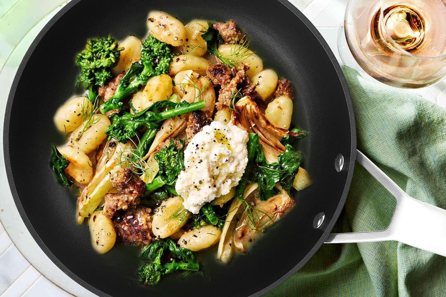 MsMk 12 1/2 inch Non Stick Frying Pan with Lid,Titanium and Ceramic Nonstick Large Skillet，Stay-Cool Handle,Scratch-resistant,Non-Toxic,Induction，Dishwasher Safe, Oven Safe to 700°F