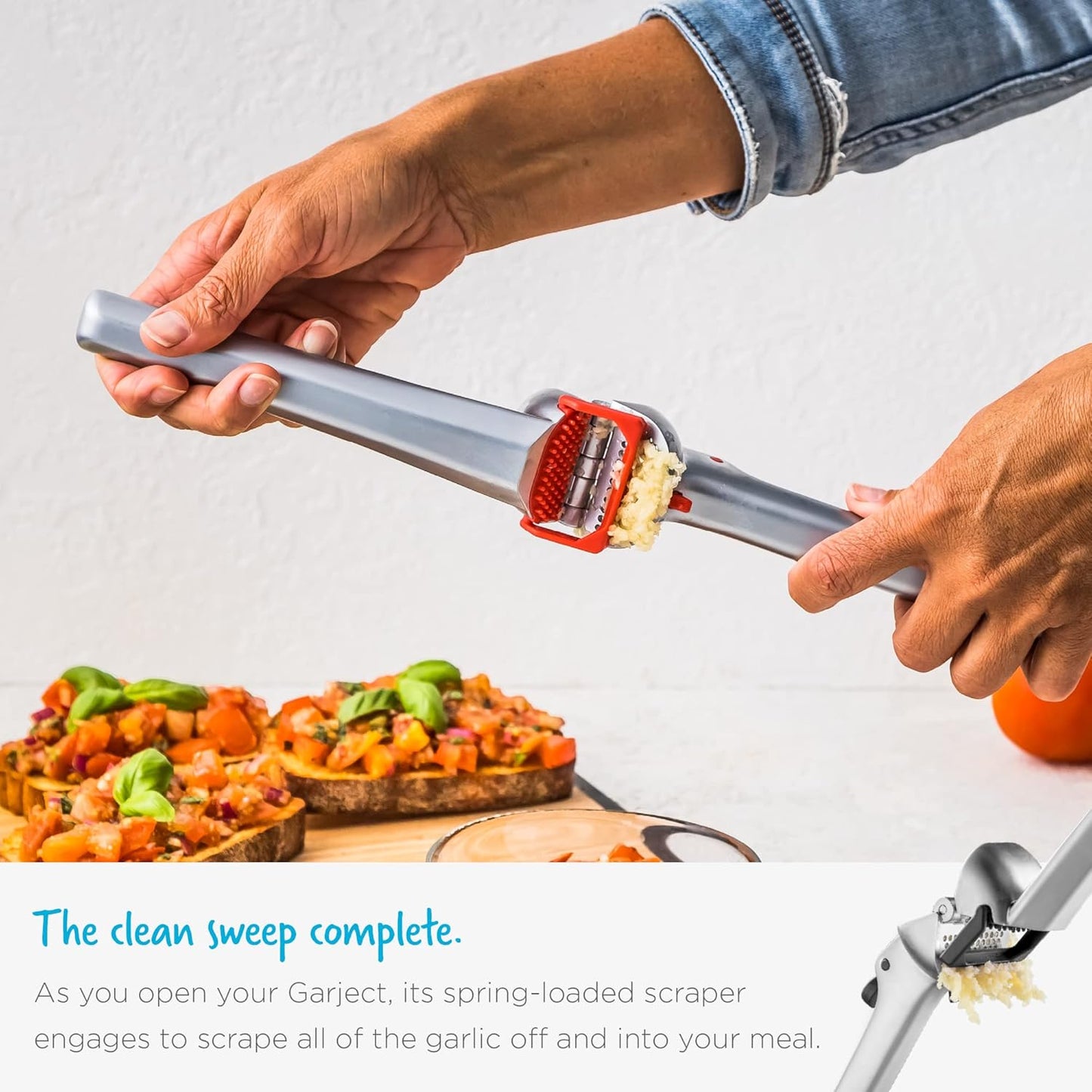 Dreamfarm Garject 2-In-1 Garlic Peeler, Garlic Press & Mincer with Garlic Peel Ejector, Chrome-Plated Zinc - Black