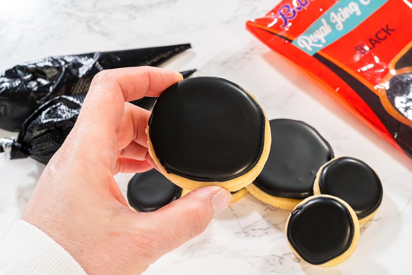 Bakerpan Black Royal Icing Mix for Decorating Cookies and Cakes - 16 Ounces (1 lb) (Made in USA)