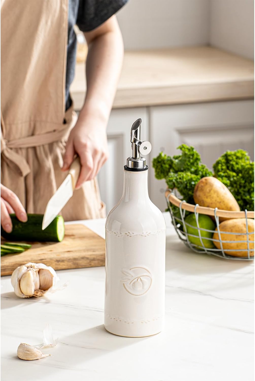 Olive Oil Dispenser Bottle, 18 oz Ceramic Oil Dispenser for Kitchen, Large Capacity Oli Bottle and Vinegar Cruet with Stainless Steel Spout, Cooking Oil Dispenser, Pack of 1, Off-White