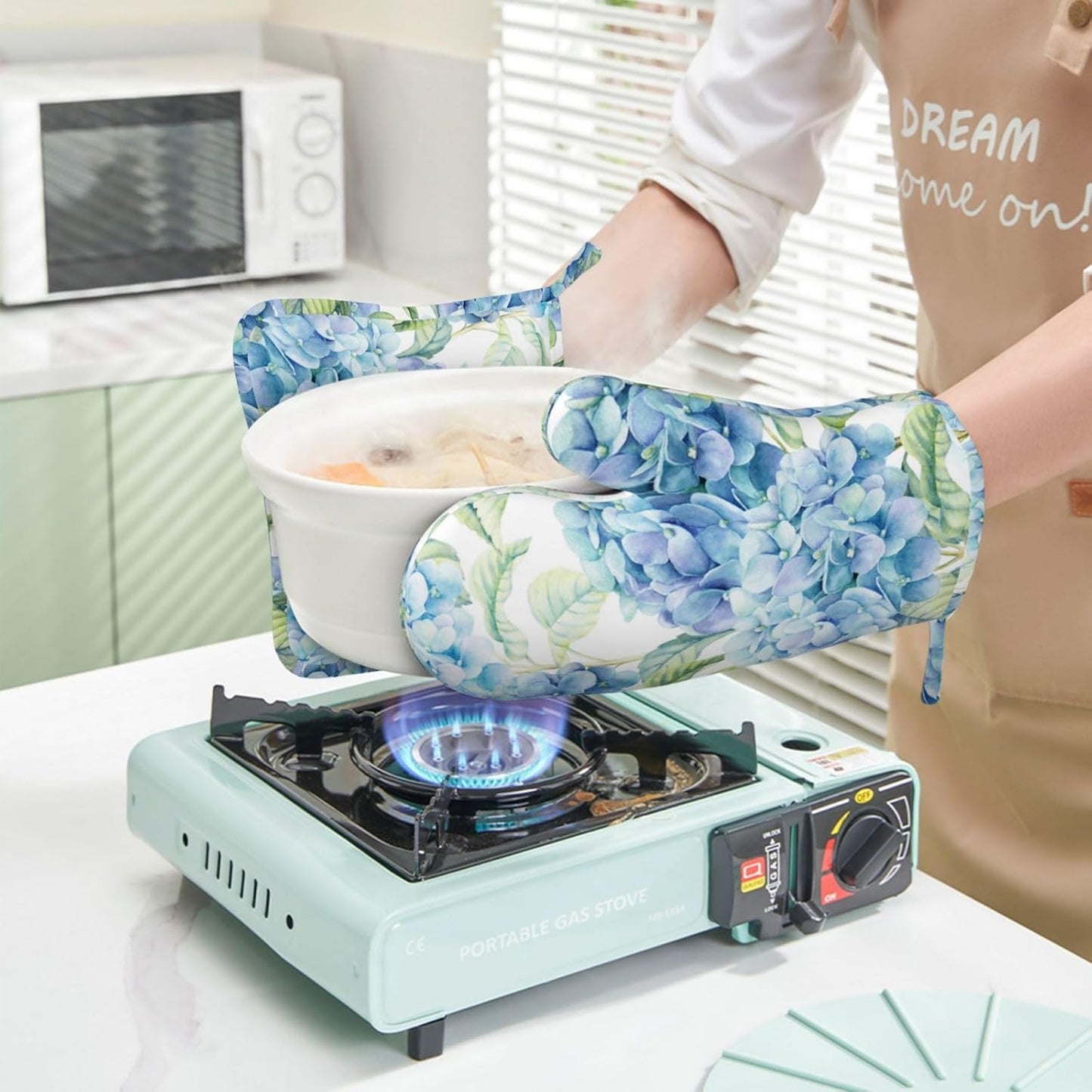 Blue Hydrangea Flowers Watercolor Oven Mitts Pot Holders Set Silicone Kitchen Oven Mitts Heat Resistant Potholders Non-Slip 4pcs Hot Pads and Oven Gloves Sets for Baking,Cooking,BBQ,Grilling