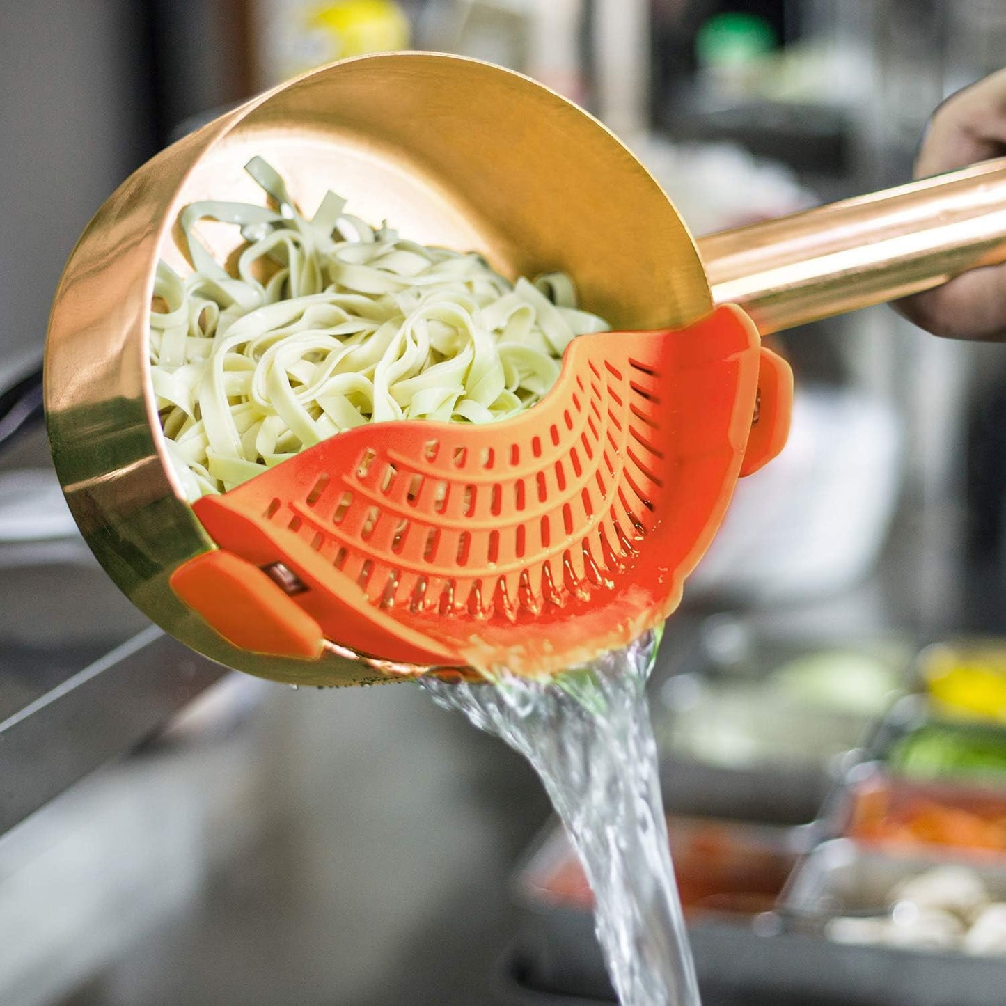 Clip On Strainer Silicone for all Pots and Pans, AUOON Pasta Strainer Clip on Food Strainer for Meat Vegetables Fruit Silicone Kitchen Colander