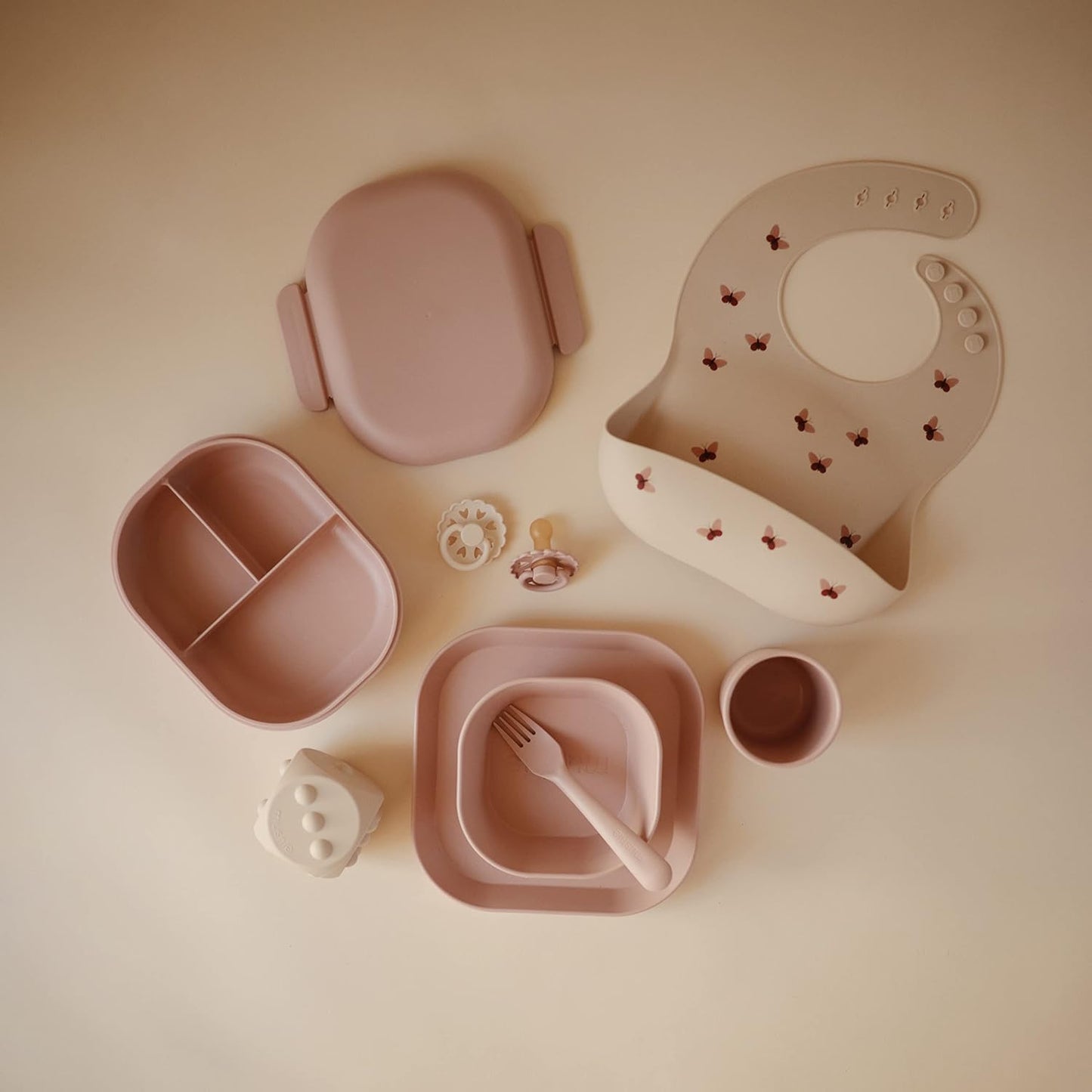 mushie Kids Bento Lunch Box | 3-Compartment & Removable Divider + Fork & Spoon Utensils | Great For Meals, School, Snacks On-the-Go | Dishwasher Safe (Blush)