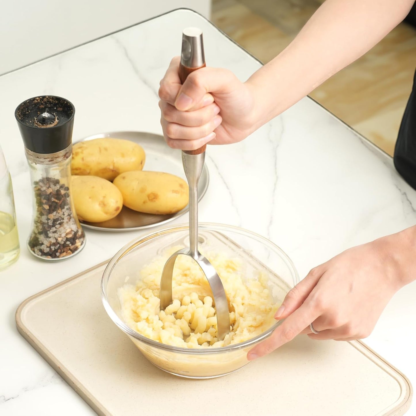 Mashed Potatoe Masher Stainless Steel - Heavy Duty Potato Masher, Professional Integrated Masher for Avocado, Potatoes, Beans, Meat, Vegetables