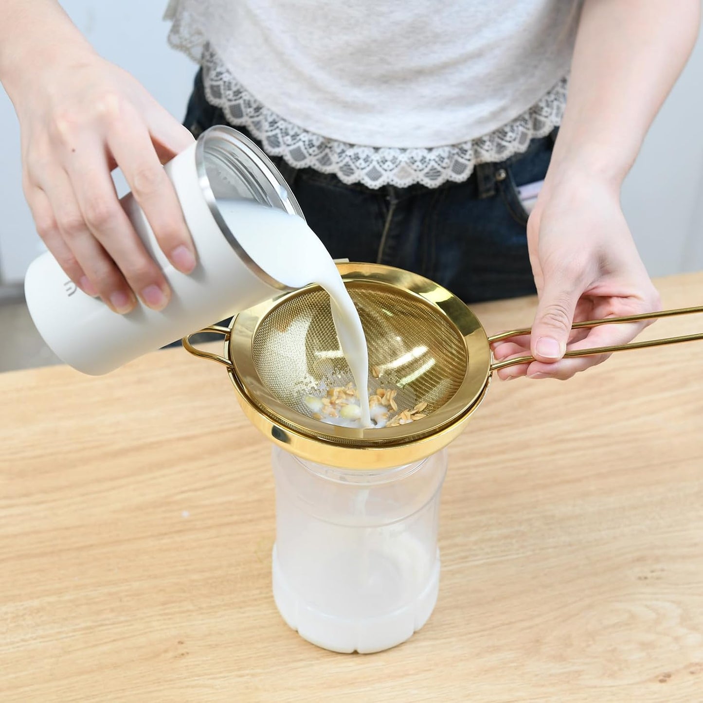 Boao 4 Pieces Stainless Steel Funnels with Fine Mesh Strainer, Household Kitchen Canning Funnels with Stainless Steel Colander (Gold)