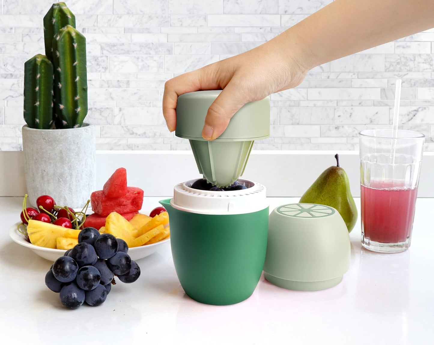 Hand Juicer - Citrus Juicer with Lemon Shape - Hand Lemon Juicer with Two Press Options for Different Fruits (Green)