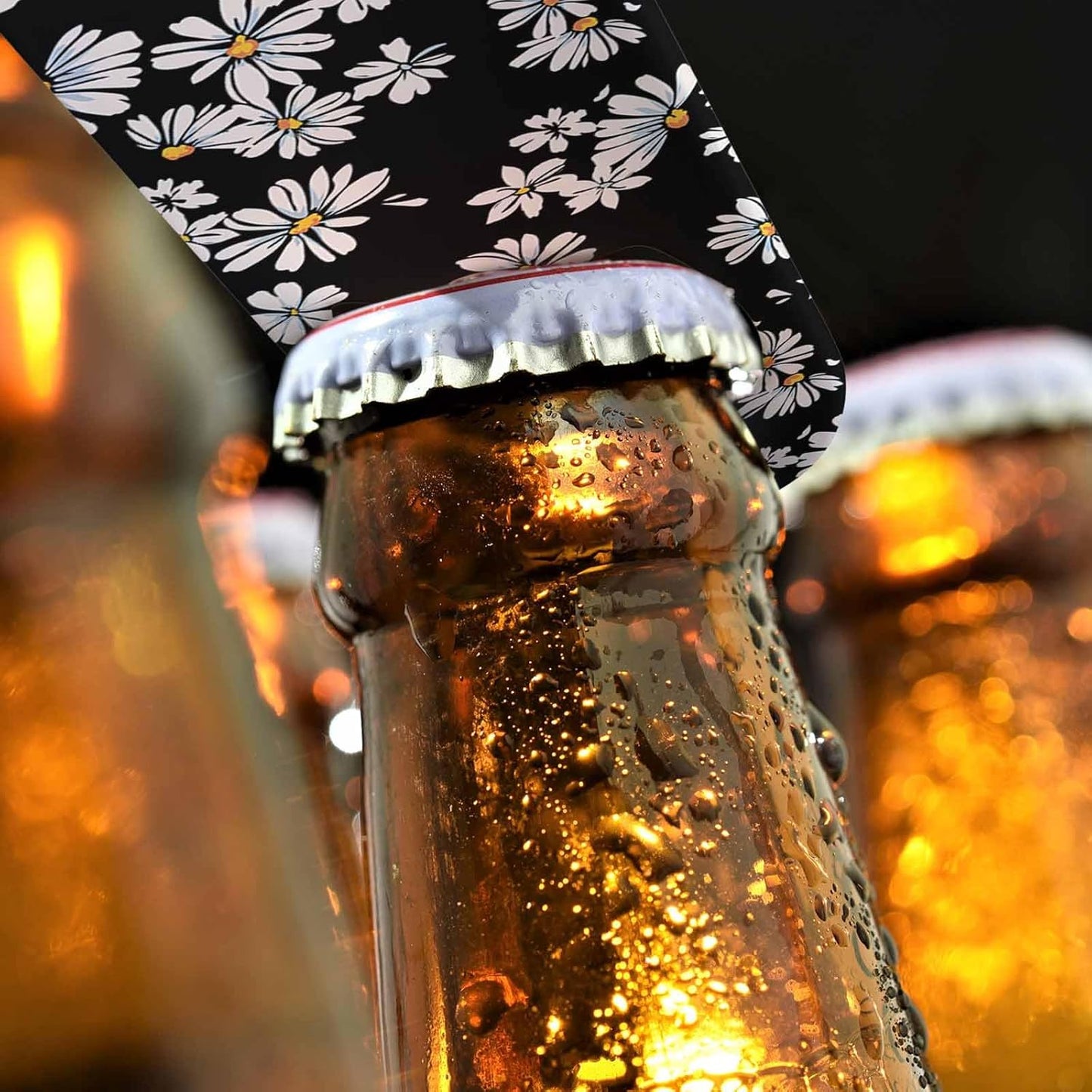 Daisy Print Stainless Steel Bottle Opener Delicate White Flower Blossom Pattern Pretty Floral Petal Flat Beer Bottle Opener Keychain for Home Kitchen Bar Restaurant Party Birthday Gift