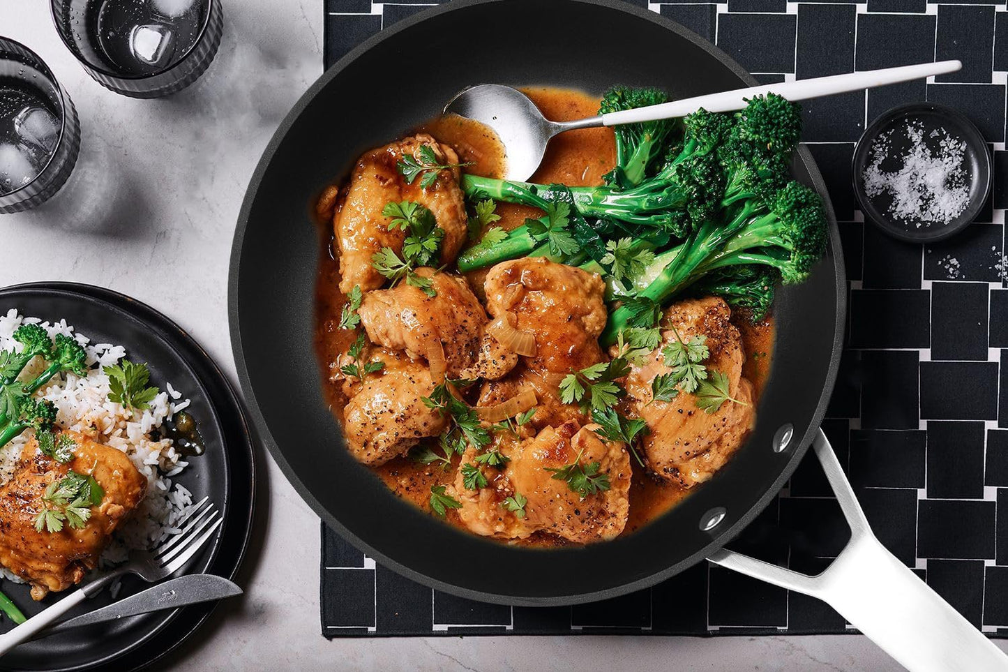 MsMk 12 1/2 inch Non Stick Frying Pan with Lid,Titanium and Ceramic Nonstick Large Skillet，Stay-Cool Handle,Scratch-resistant,Non-Toxic,Induction，Dishwasher Safe, Oven Safe to 700°F