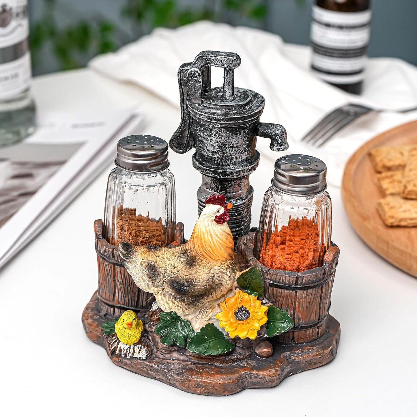Rustic Salt And Pepper Shakers Set - Salt And Pepper Dispenser with Resin Hen Well Figurine And Statues Holder - Farmhouse Kitchen DéCor with Glass Spice Jars