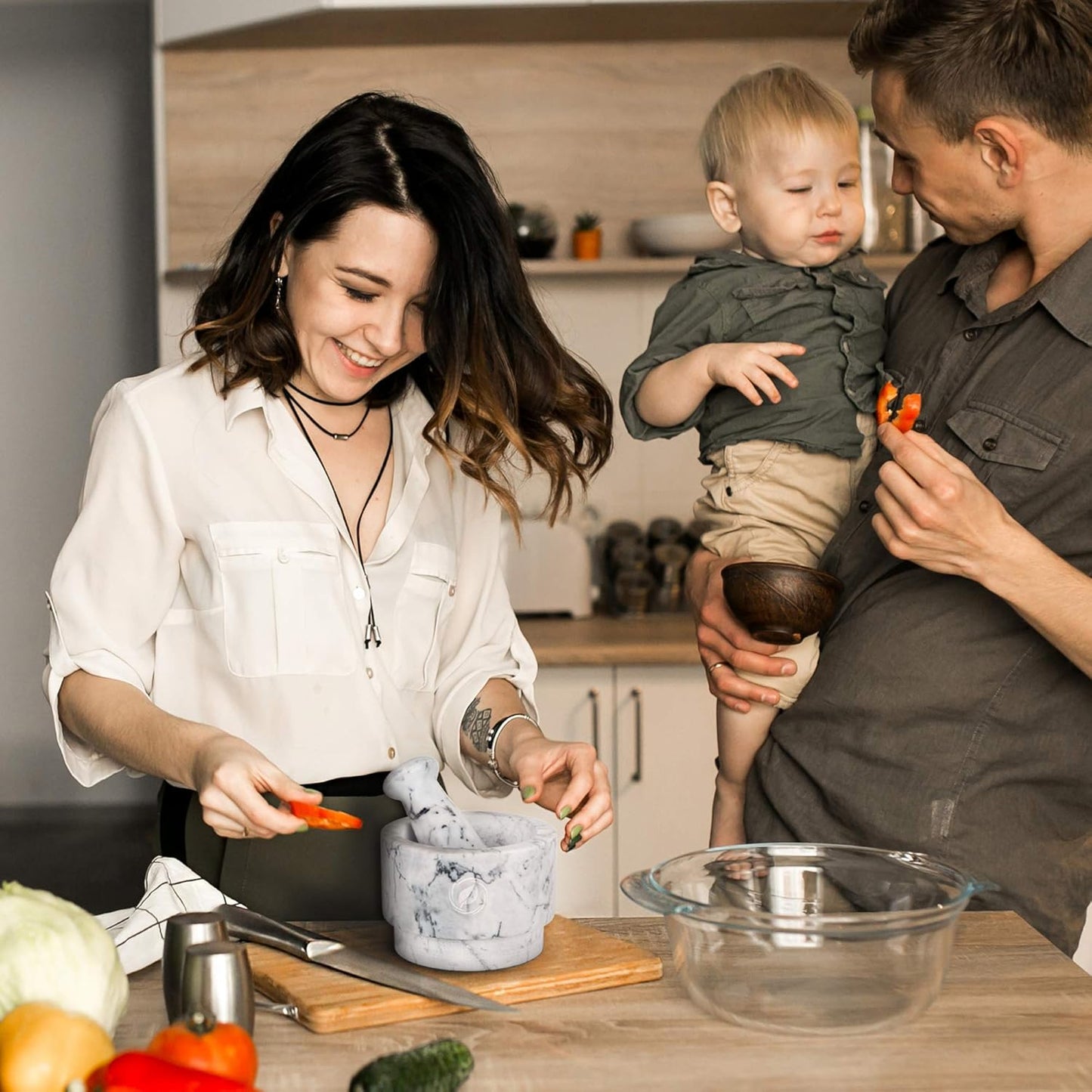 Laevo White Marble Mortar and Pestle Set - Heavy Duty Stone Spice Grinder - 2.1 Cup Capacity, 5.5-Inch Reversible Mortar and Pestle Set for Guacamole, Pesto, Spices - Large