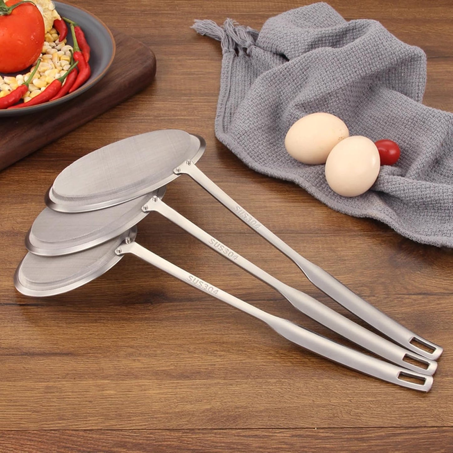 Stainless Steel Fat Skimmer Spoon, Kitchen Fine Mesh Food Strainer and Hot Pot Skimmer with Long Handle for Skimming, Cooking, Frying, Grease, Gravy and Foam (4.7")