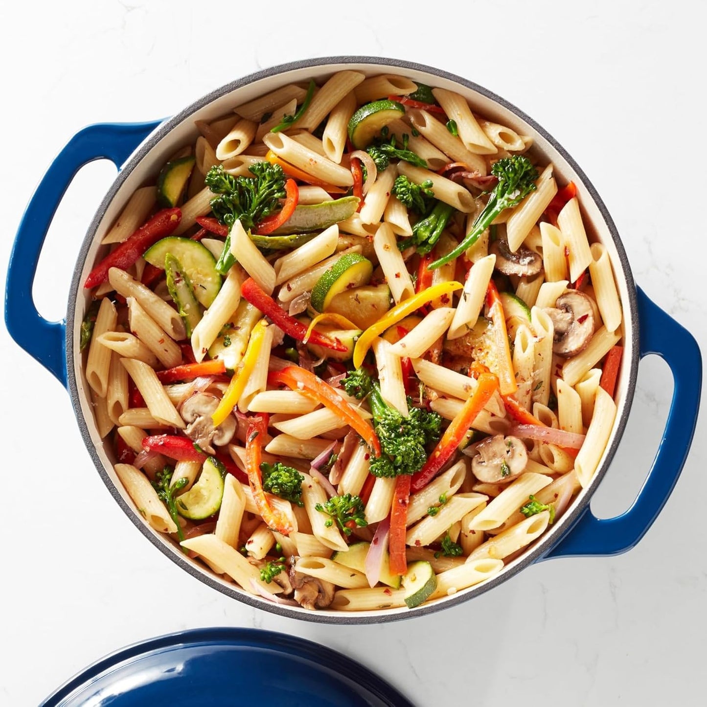 Amazon Basics Cast Iron Dutch Oven Pot with Lid, Enameled, Round, Dual Handles, Heavy-Duty, Medium, 6-Quart, Navy