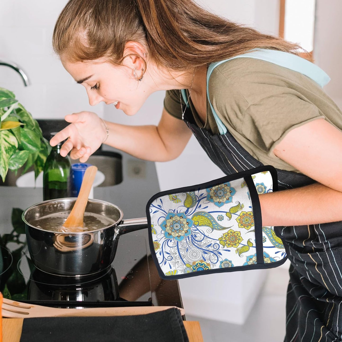 Boho Floral Oven Mitts Set, Vintage Luxury Blue and Gold Flower Floral Heat Resistant Kitchen Oven Gloves for Baking and Cooking,Pot Holders