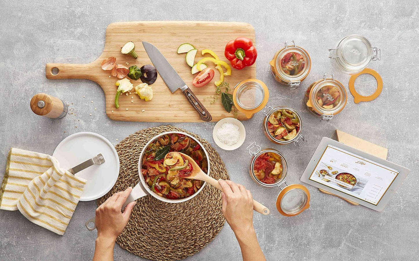 Le Parfait Super Jar, Canning Jars, 250mL French Glass Canning Jar w/Round Body, Glass Jars w/Airtight Lid, Canning Jars Wide Mouth, Glass Jar w/Lid, Clear Jars, Clear Glass Jars (8oz/Half Pint, 4 pk)